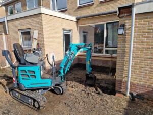 Uitgraven na het heien met minigraver