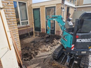 Uitgraven na het heien met minigraver