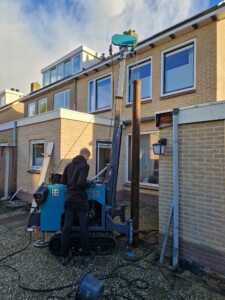 Heipalen met kleine heimachine